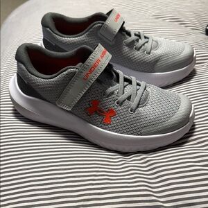 Big kids size 2 under armour sneakers